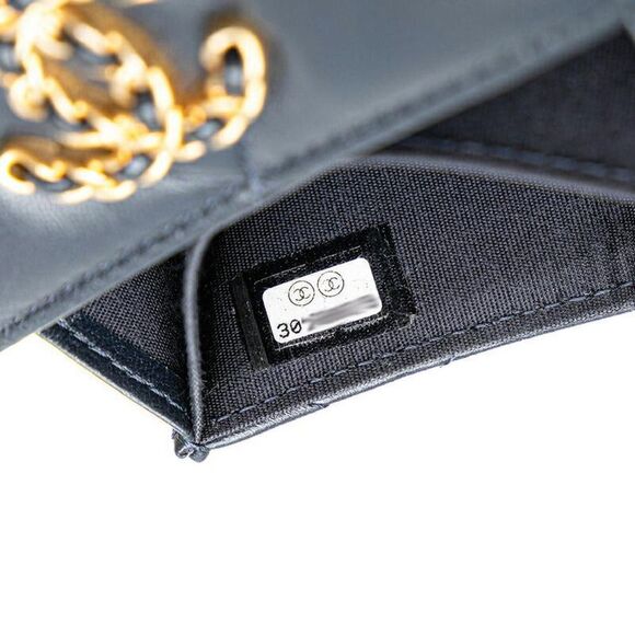 Pre Loved chanel 19 Flap Card Holder Quilted Design Women blue | blue Card - Picture 6 of 8